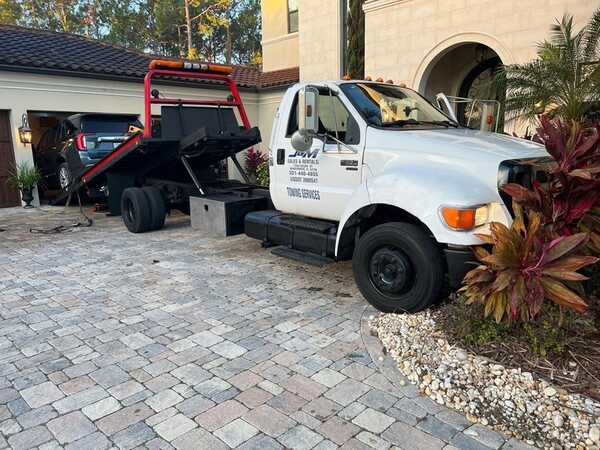 this image shows towing services in Windermere, FL 